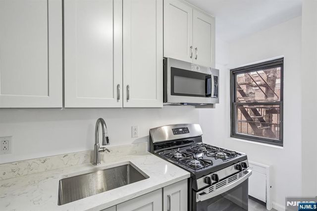 3060 Edwin Avenue 4C, Fort Lee, NJ 07024