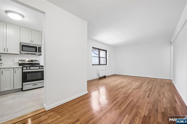 3060 Edwin Avenue 4C, Fort Lee, NJ 07024