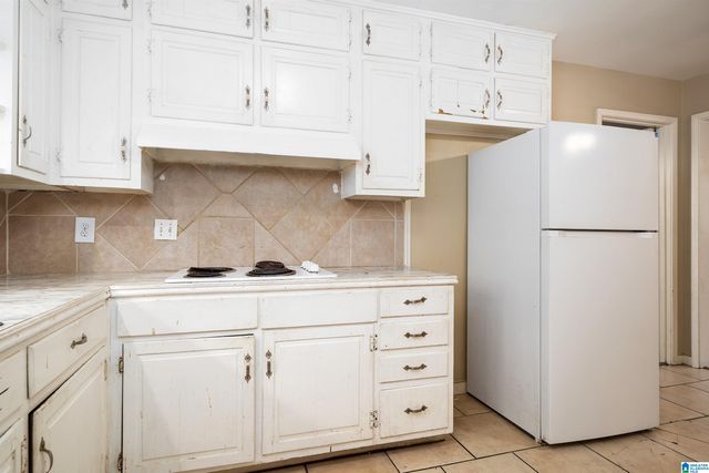 957 HICKORY CIRCLE, Birmingham, AL 35215