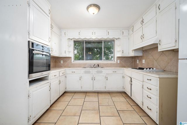 957 HICKORY CIRCLE, Birmingham, AL 35215