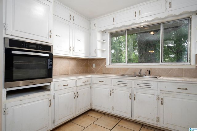 957 HICKORY CIRCLE, Birmingham, AL 35215