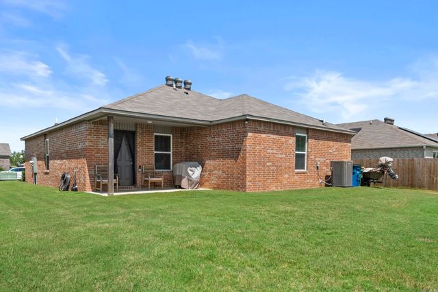 8516 Eastwood Creek Dr, North Little Rock, AR 72113