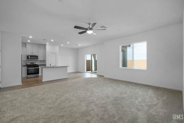 707 Mahogaany Drive, Shafter, CA 93263