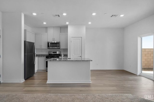 707 Mahogaany Drive, Shafter, CA 93263