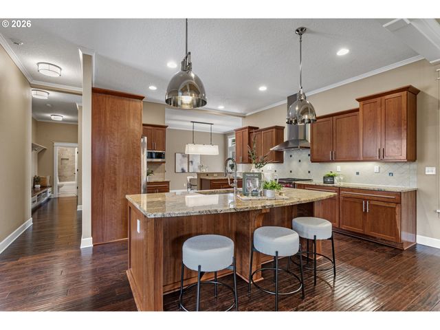 11085 Nw EGGERS Ct, Portland, OR 97229