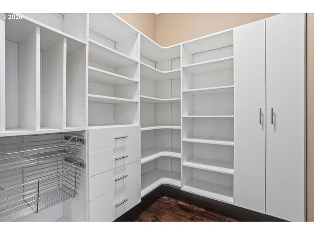 11085 Nw EGGERS Ct, Portland, OR 97229