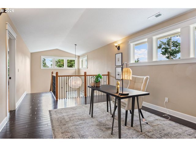 11085 Nw EGGERS Ct, Portland, OR 97229