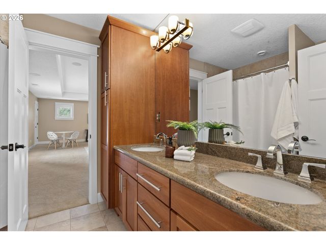 11085 Nw EGGERS Ct, Portland, OR 97229