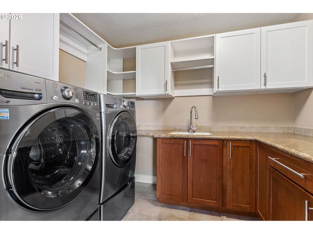 11085 Nw EGGERS Ct, Portland, OR 97229