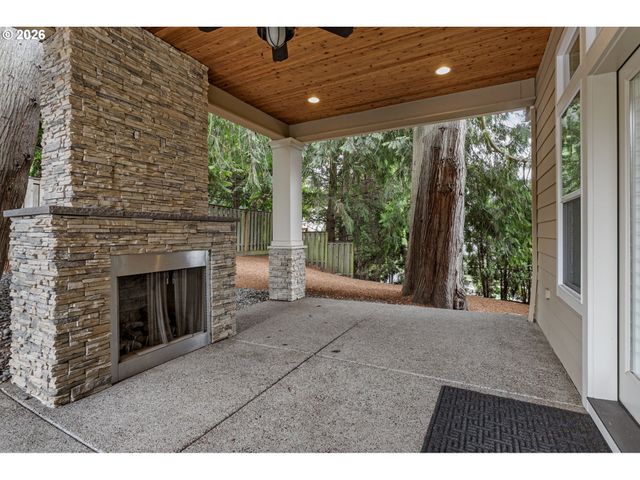11085 Nw EGGERS Ct, Portland, OR 97229