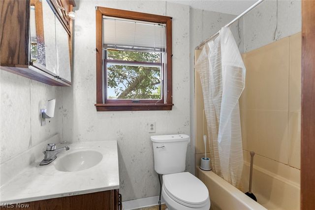 84 Prospect Street, Struthers, OH 44471