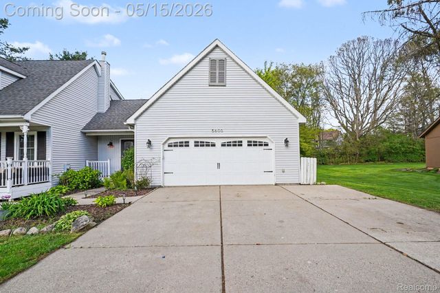 5600 Chestnut Hill Drive, Independence Charter Township, MI 48346