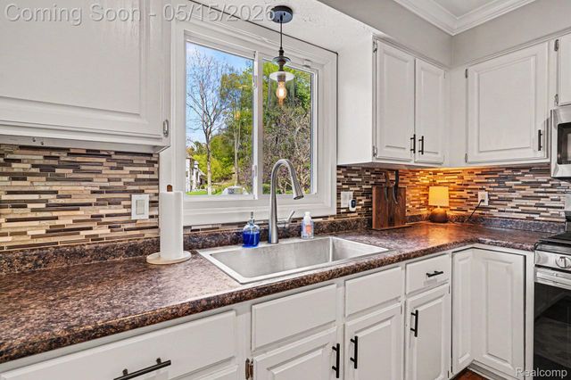 5600 Chestnut Hill Drive, Independence Charter Township, MI 48346