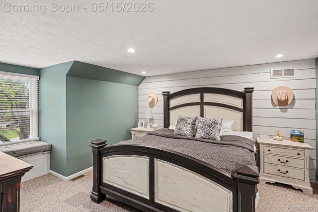 5600 Chestnut Hill Drive, Independence Charter Township, MI 48346