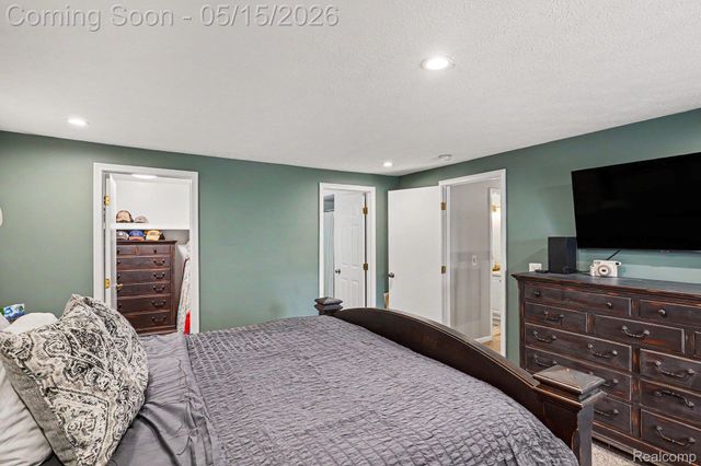 5600 Chestnut Hill Drive, Independence Charter Township, MI 48346
