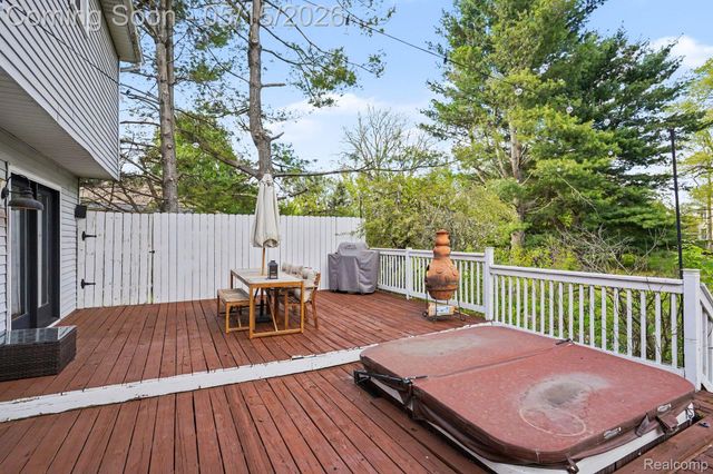 5600 Chestnut Hill Drive, Independence Charter Township, MI 48346