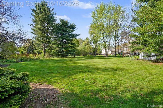 5600 Chestnut Hill Drive, Independence Charter Township, MI 48346