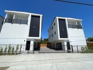 11451 Victory Boulevard 2, North Hollywood, CA 91606
