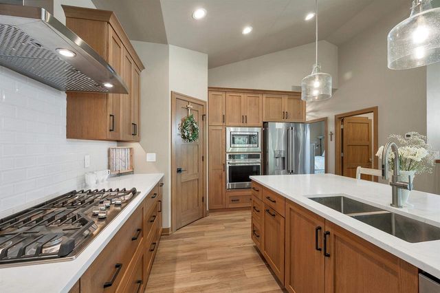 363 ALDON CIRCLE, Ashwaubenon, WI 54304