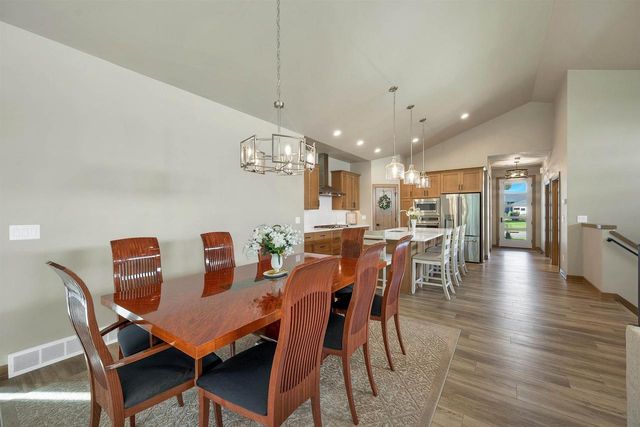 363 ALDON CIRCLE, Ashwaubenon, WI 54304