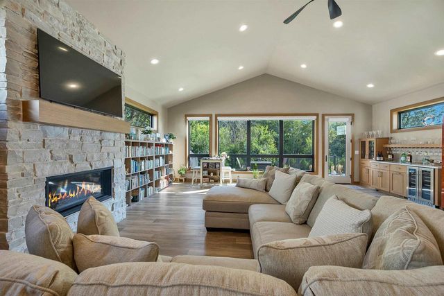 363 ALDON CIRCLE, Ashwaubenon, WI 54304