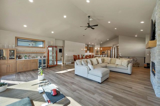 363 ALDON CIRCLE, Ashwaubenon, WI 54304