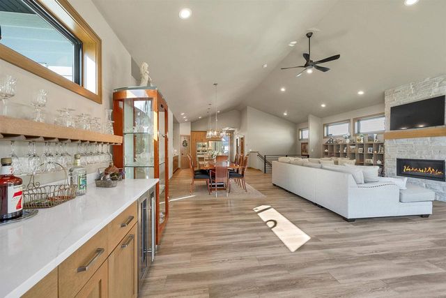 363 ALDON CIRCLE, Ashwaubenon, WI 54304