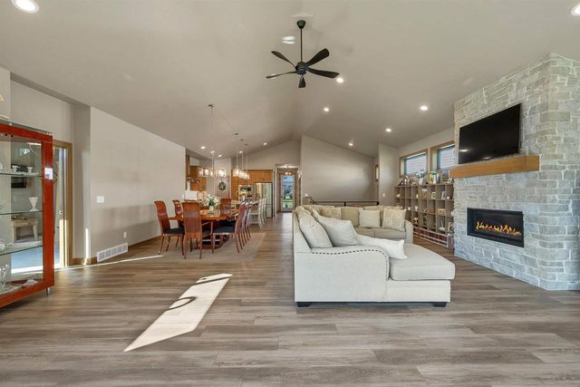 363 ALDON CIRCLE, Ashwaubenon, WI 54304