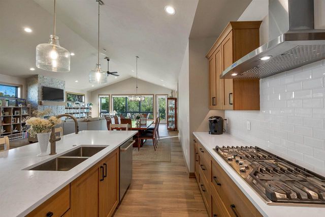 363 ALDON CIRCLE, Ashwaubenon, WI 54304