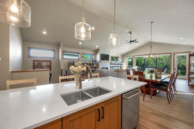 363 ALDON CIRCLE, Ashwaubenon, WI 54304