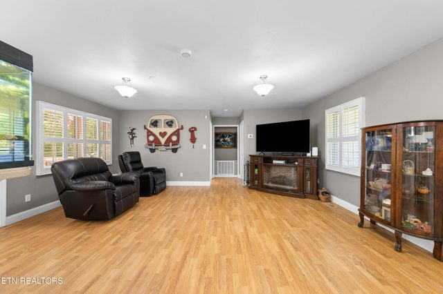 8114 Thorn Grove Pike, Knoxville, TN 37914