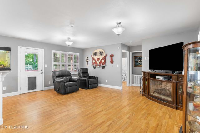 8114 Thorn Grove Pike, Knoxville, TN 37914