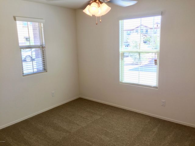 2924 S Washington Street, Chandler, AZ 85286