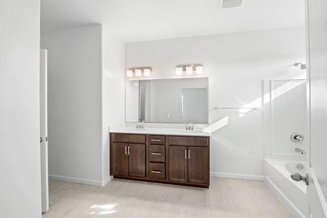 2194 S Sylmar Avenue, Fresno, CA 93725