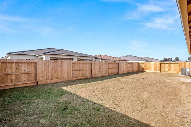 2194 S Sylmar Avenue, Fresno, CA 93725