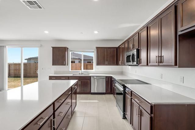 2194 S Sylmar Avenue, Fresno, CA 93725