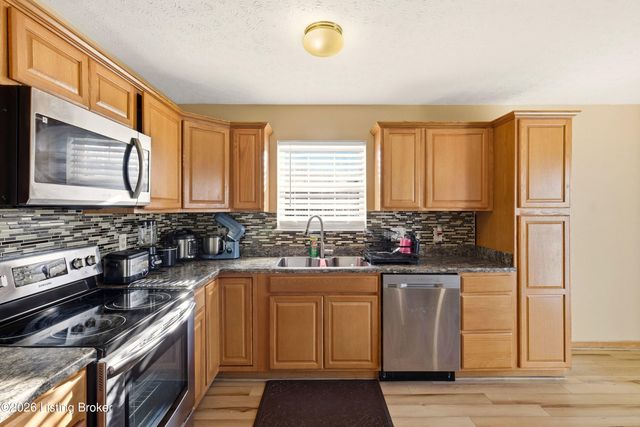 9617 Arrowridge Dr, Louisville, KY 40229