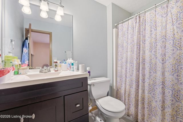 9617 Arrowridge Dr, Louisville, KY 40229