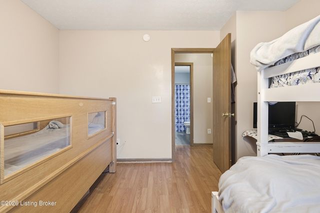 9617 Arrowridge Dr, Louisville, KY 40229