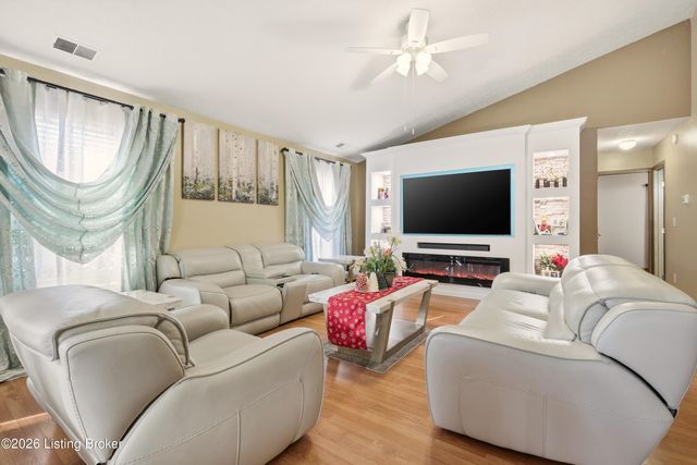 9617 Arrowridge Dr, Louisville, KY 40229