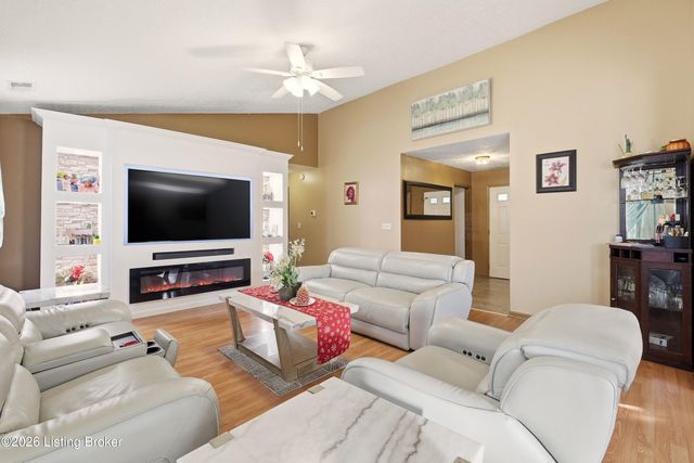 9617 Arrowridge Dr, Louisville, KY 40229