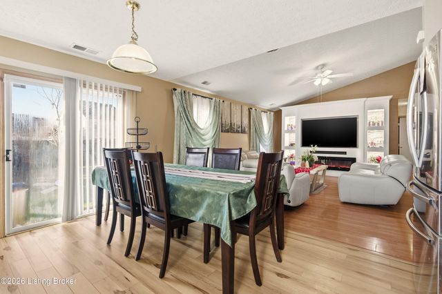 9617 Arrowridge Dr, Louisville, KY 40229