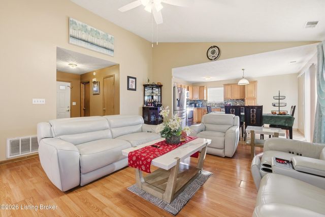 9617 Arrowridge Dr, Louisville, KY 40229