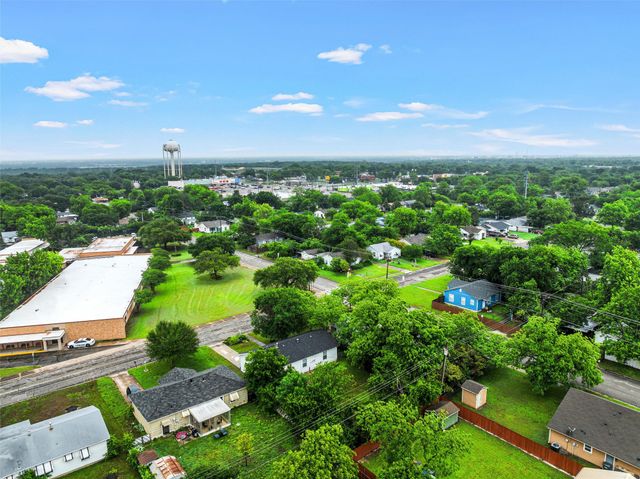 3904 N 21st A Street, Waco, TX 76708