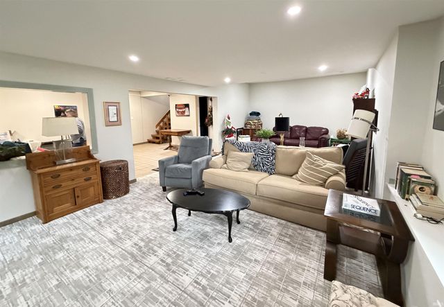 2812 W Fawkesway Drive, Bloomington, IN 47404