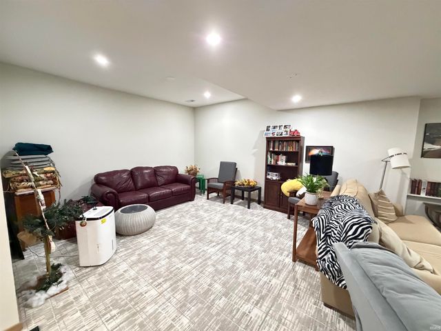 2812 W Fawkesway Drive, Bloomington, IN 47404