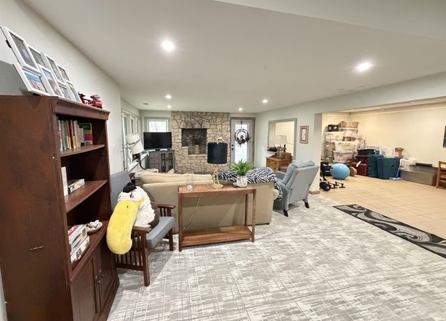 2812 W Fawkesway Drive, Bloomington, IN 47404