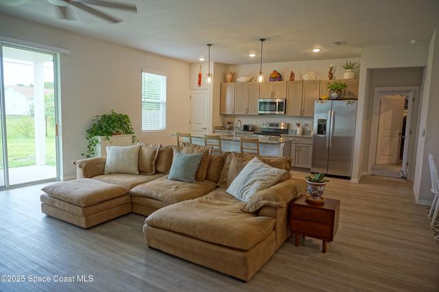 1909 Thomasville Avenue SE, Palm Bay, FL 32909