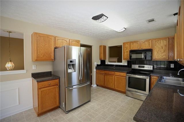 1435 Stephens Pond View, Loganville, GA 30052