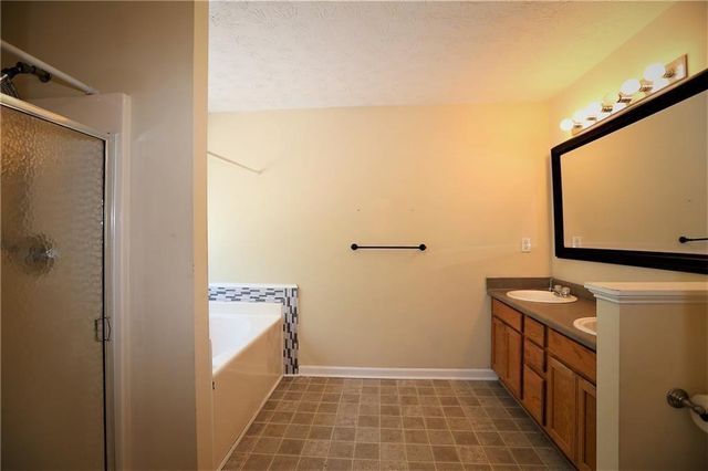 1435 Stephens Pond View, Loganville, GA 30052